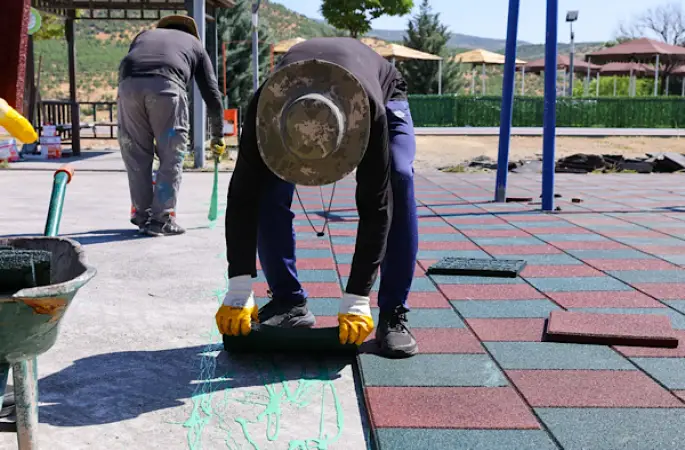 Bingöl’de parklarda yenileme çalışmaları sürüyor