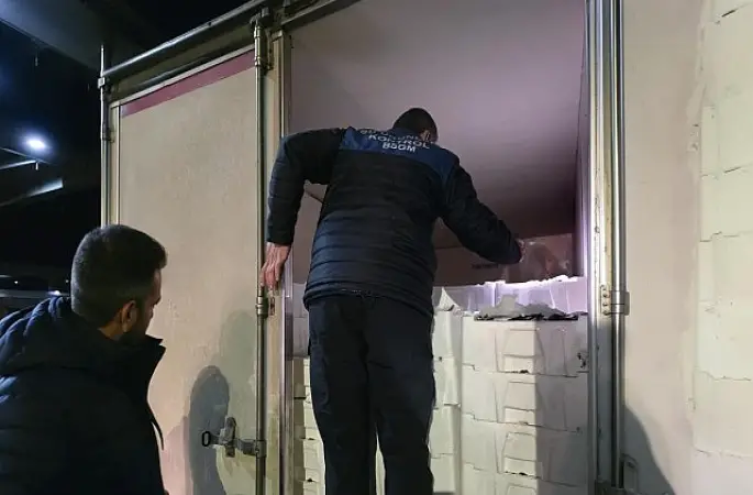 Buca Balık Hali'nde Gece Denetimi: Yasa Dışı Avlanan Su Ürünlerine El Konuldu