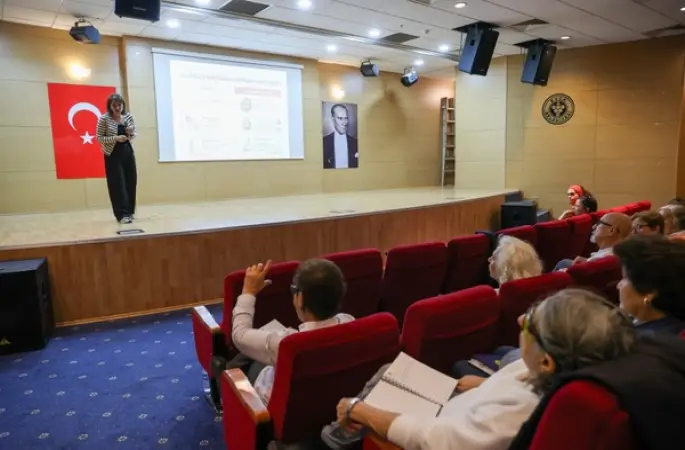 Buca’nın 3. Yaş Üniversitesi’nde dersler başladı