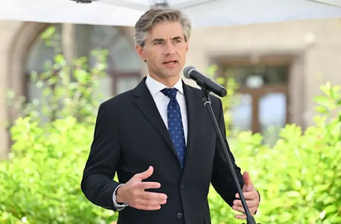 Budrys: Özgür dünya saldırı altında