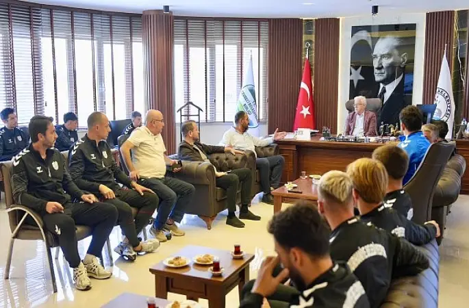 Burhaniye Belediyespor Futbol A Takımı'ndan Başkan Deveciler'e Ziyaret