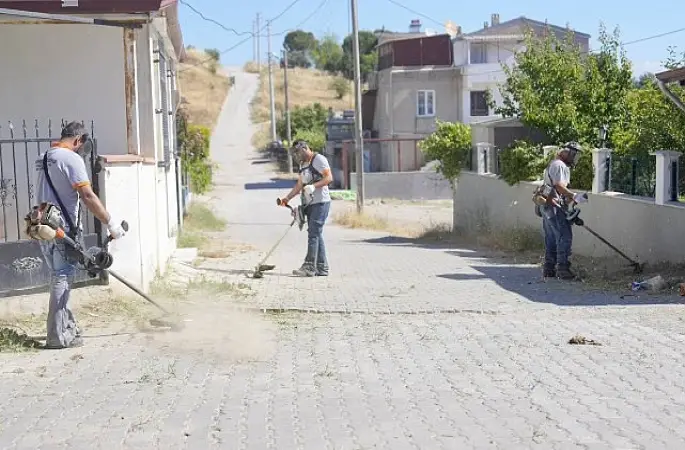 Burhaniye'nin Her Noktasında Aralıksız Temizlik Mesaisi