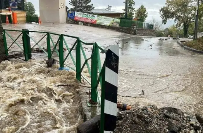 Bursa'da evleri ve iş yerlerini su bastı