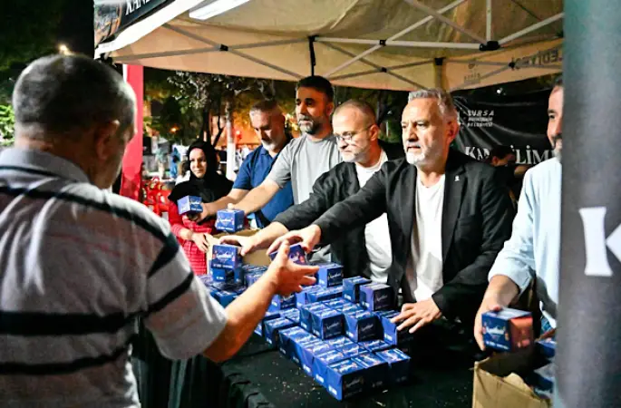Bursa’da Mevlid Kandili’nde 30 camide kandil simidi ikram edildi