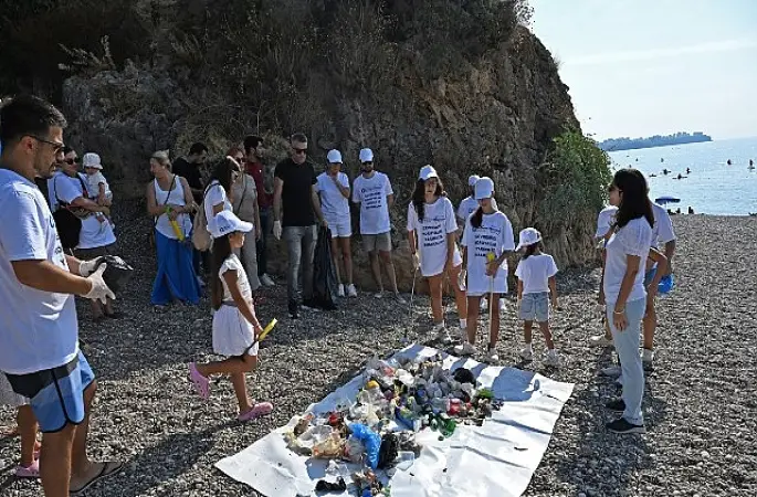 Büyükşehir'den 'Kıyı Temizliği Günü'nde sahil temizliği 