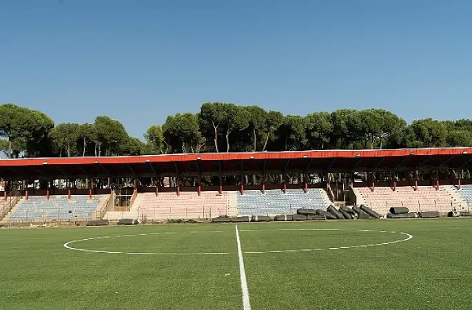 Büyükşehir'den Ödemiş Saraçoğlu Stadı'na yepyeni zemin