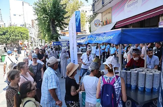 Büyükşehir'in aşure ikramları sürüyor