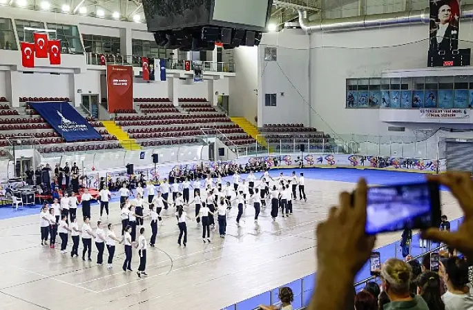 Büyükşehir'in Balkan dansları kursunda coşkulu final