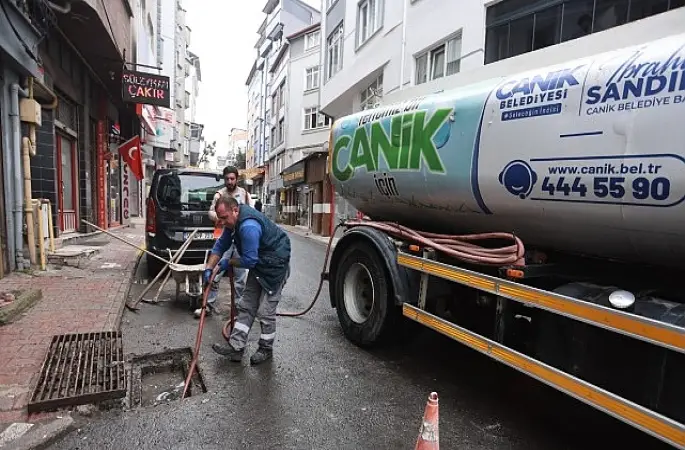 Canik Belediyesi'nden Sağanak Mesaisi: Mazgallar Temizleniyor 