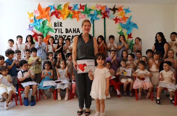 Çınar Çocuk Evleri’nde karne sevinci