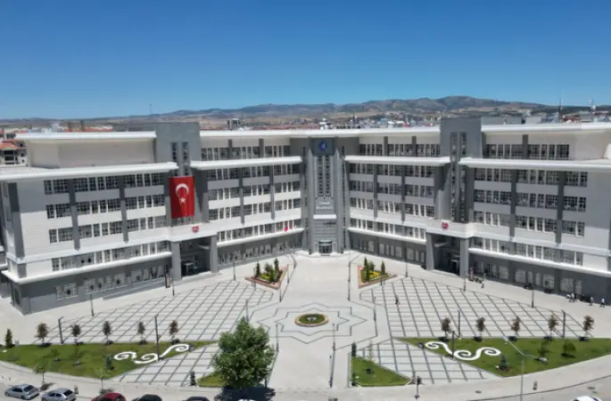 Çorum Belediyesi’nden üniversiteye başlayacak ihtiyaç sahibi öğrencilere 15 bin TL destek