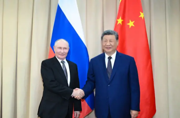 Cumhurbaşkanı Xi, Putin ile görüştü
