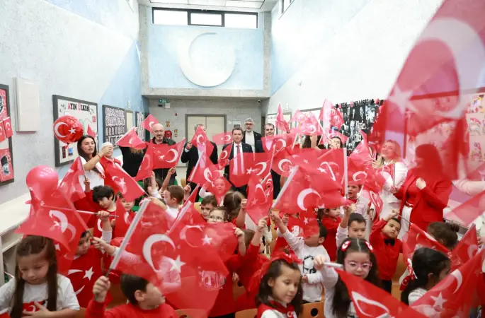 Cumhuriyet heyecanına Gölcük'ün kreşleri de dahil oldu