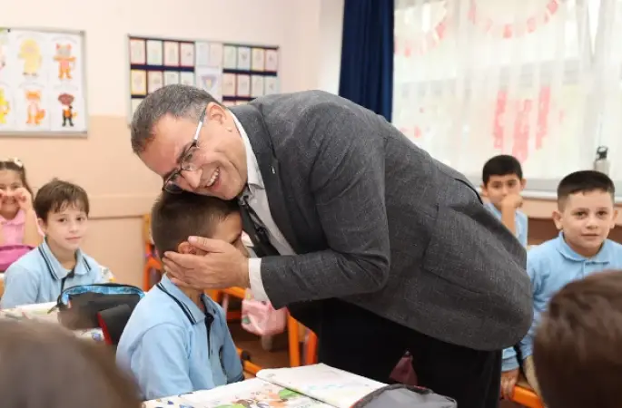 Derince Belediye Başkanı Gökçe, öğrencilerin daveti üzerine okulu ziyaret etti