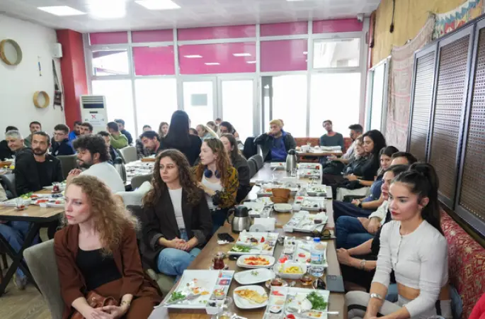 Dilber, Etimesgut’taki kültür sanat ekipleriyle bir araya geldi