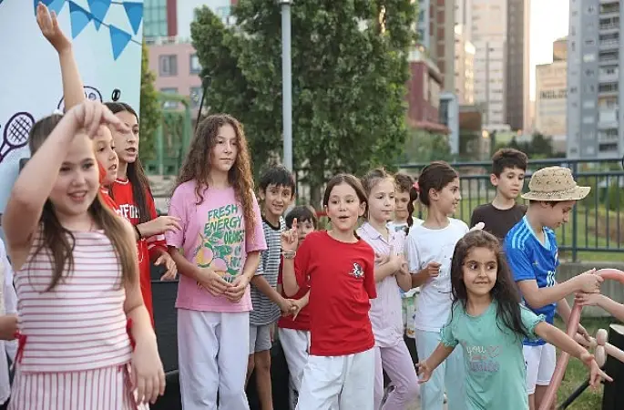 Doğanbey Mahallesi'nde Yaz Akşamı Şenliğe Dönüştü