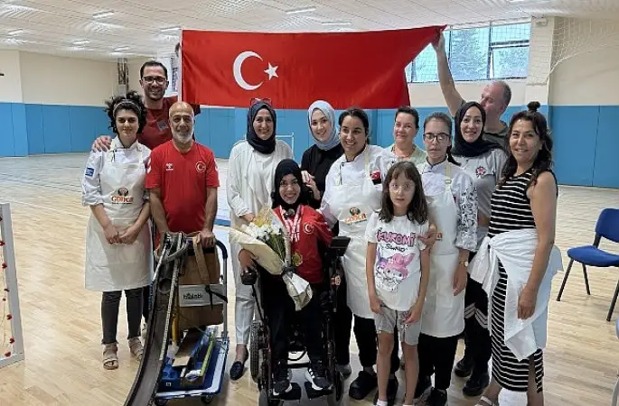 Dünya şampiyonu Havva Alyurt'a sürpriz kutlama