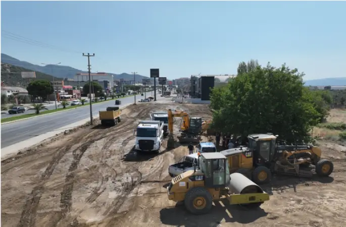 Edremit'te E-87 Karayolu'na nefes aldıracak yan yol çalışması başladı