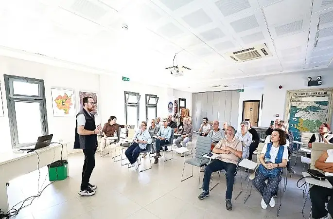 Efes Selçuk'ta Zeytin Üreticilerine Budama Eğitimi