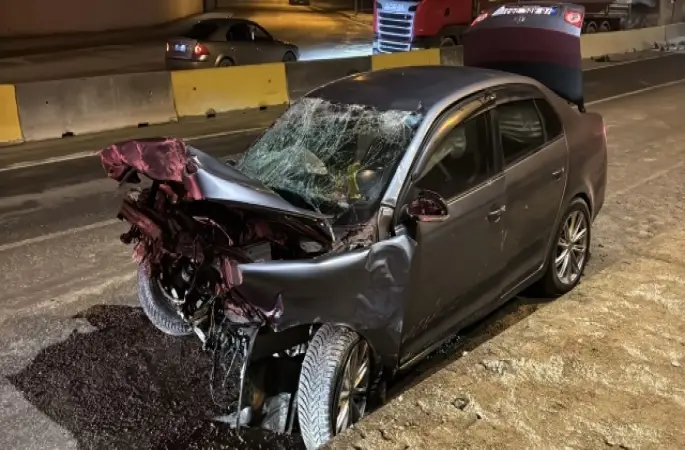 Ehliyetsiz ve alkollü şekilde polisten kaçtı: Araç hurdaya döndü