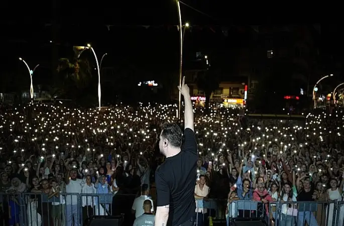 Ekin Uzunlar, Kocaeli'yi Karadeniz ezgileriyle coşturdu