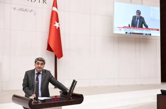 Ekmen: Çocuğundan destek istemeye utanan milyonlarca emekli var