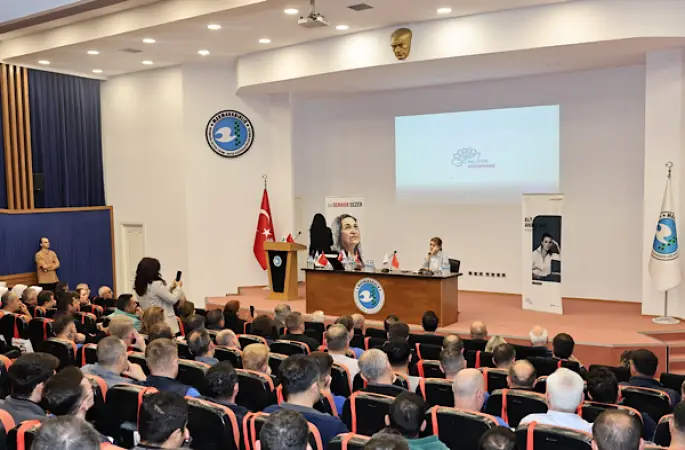 Elit Andaç Çam, Sennur Sezer’in şiirlerini fabrika işçileriyle buluşturdu