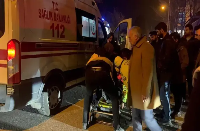 Erzincan'da iki otomobil çarpıştı: 5 yaralı