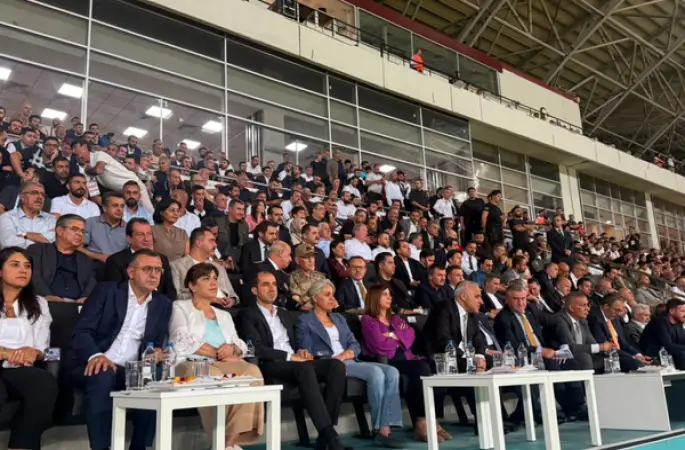 Eşbaşkan Bucak, Amedspor-Erzurumspor maçını tribünden izledi