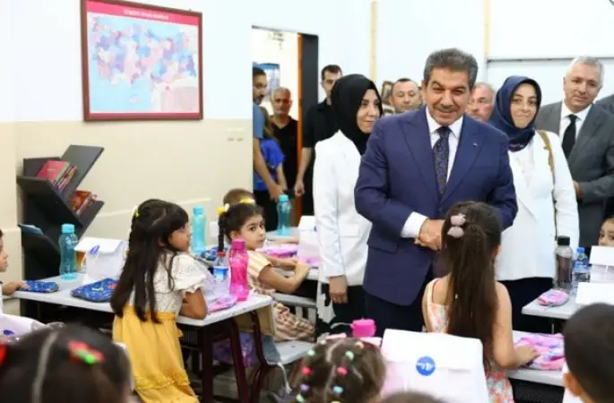 Esenler Belediyesi’nden birinci sınıflara kırtasiye desteği