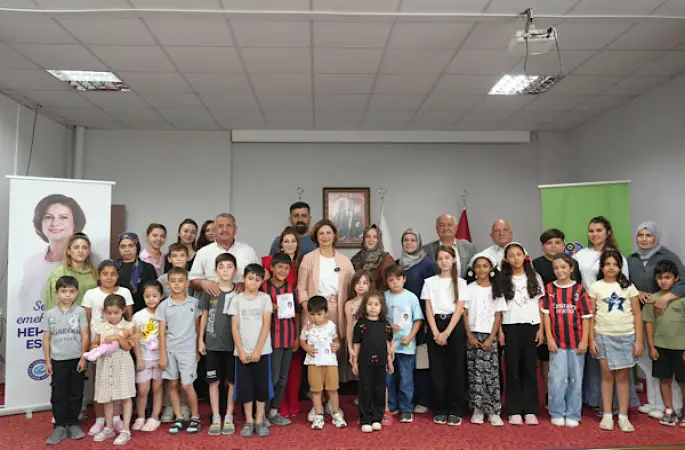 Eskişehir'de 12 ilçede öğrencilere kırtasiye desteği sağlandı