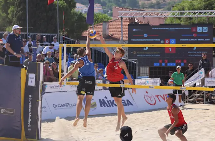 Foça’da U18 Avrupa Plaj Voleybolu Şampiyonası’nda yarı finalistler belli oldu