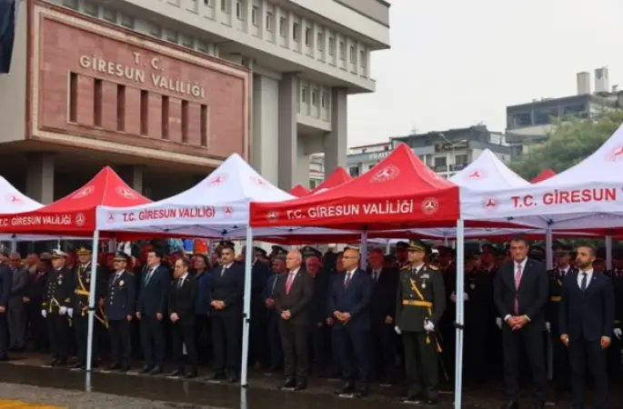 Giresun’da 29 Ekim Cumhuriyet Bayramı kutlamaları çelenk töreniyle başladı