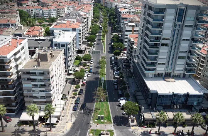 Girne Bulvarı yenilendi, Karşıyaka'da ulaşım daha güvenli ve konforlu hale geldi