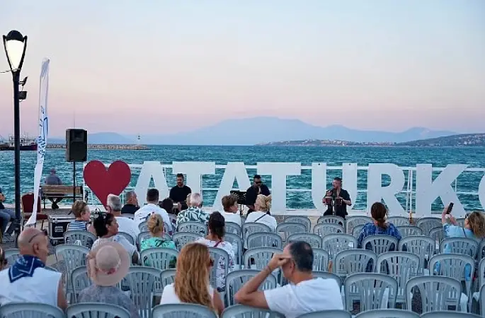 Gün Batımı Konserleri, baştan sona yenilenen Çiftlikköy Sahili'nde