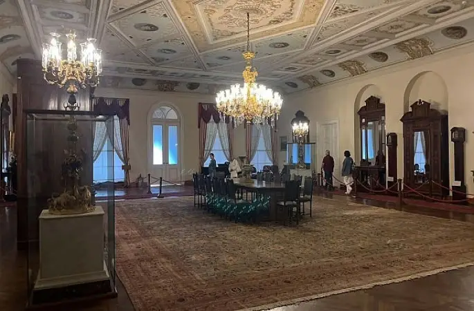 Güz Gezileri'nin ekim ayı programı, Dolmabahçe Sarayı ziyaretiyle başladı