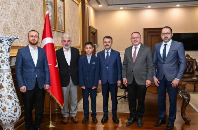 Hafızlık Türkiye birincisi Abdullah Türkben, Vali İlhami Aktaş’ı ziyaret etti