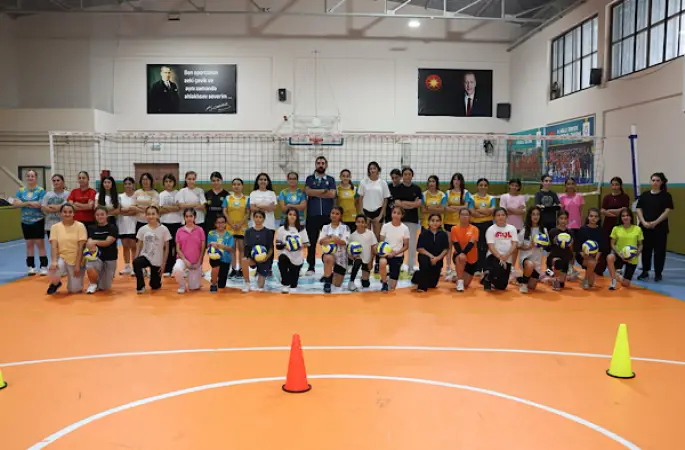  Haliliye’de çocuk ve gençlere yönelik voleybol kursları sürüyor