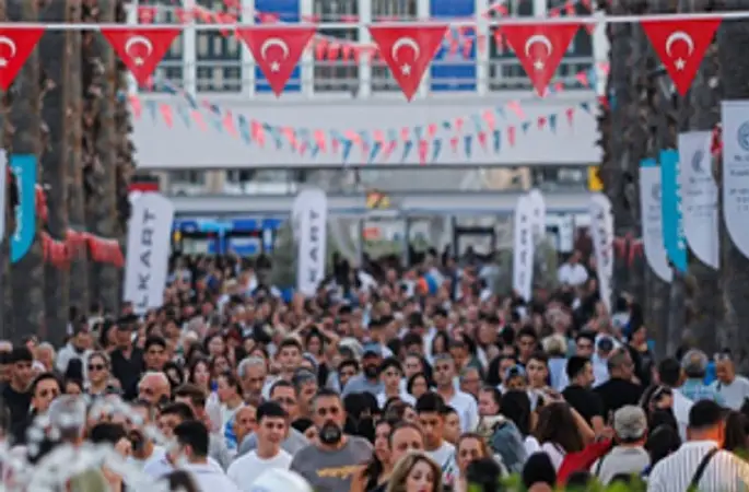 İEF'de eğlence ve sürprizler bir arada
