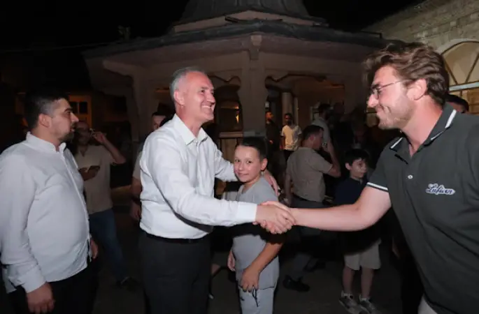 İnegöl’de Mevlid Kandili’nde bin 500 kişilik helva ikram edildi