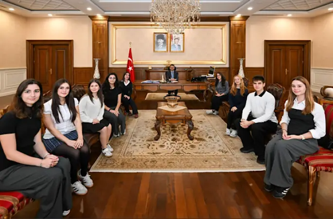 İnsanlığa Pozitif Etki Rehberlik ve Aksiyonu Gençlik Derneğinden Vali Aktaş’a ziyaret