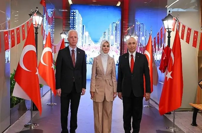 “İrade Bizim, Zafer Bizim" sergisi ziyaretçileriyle buluştu