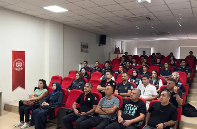 İtfaiye sualtı dalış ekibine dalgıç sağlığı ve güvenli dalış eğitimi