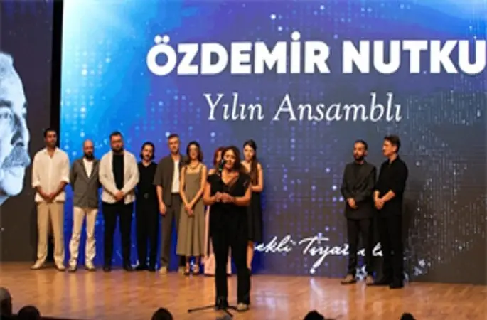 İzBBŞT, Özdemir Nutku Tiyatro Ödülleri'nden dört ödülle döndü