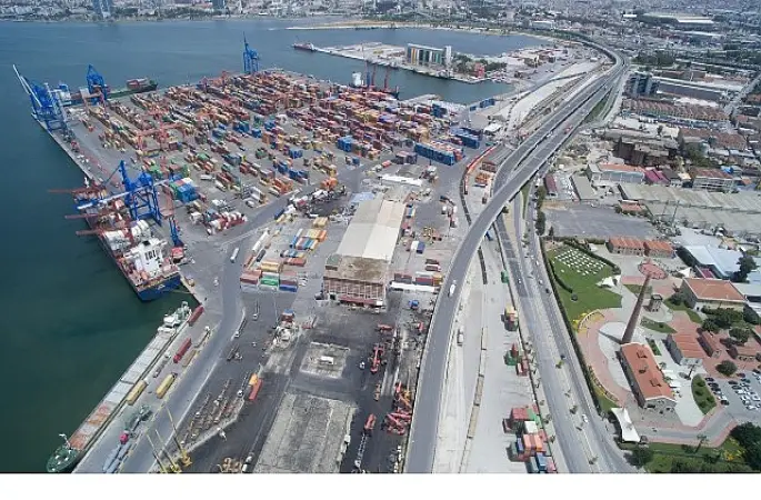  İzmir Limanı'nın Türkiye Varlık Fonu'na Devri Tamamlandı