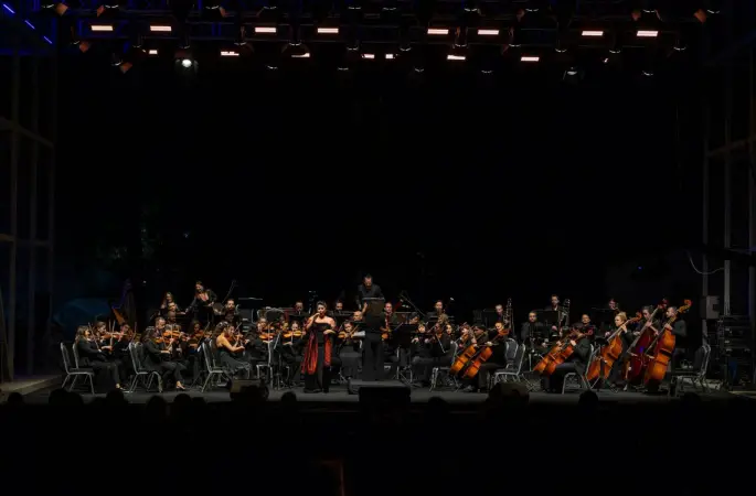İzmir Oda Orkestrası yeni sezonu Zeytin Sahne’de açtı