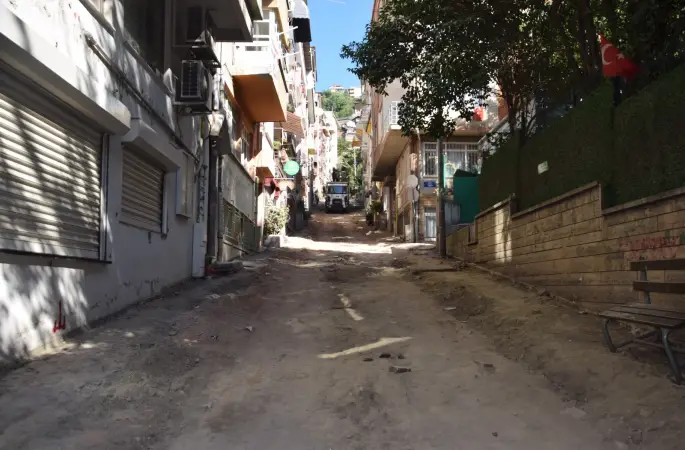 İzmit Belediyesi, Yukarı Pazar Caddesi’ni yeniliyor