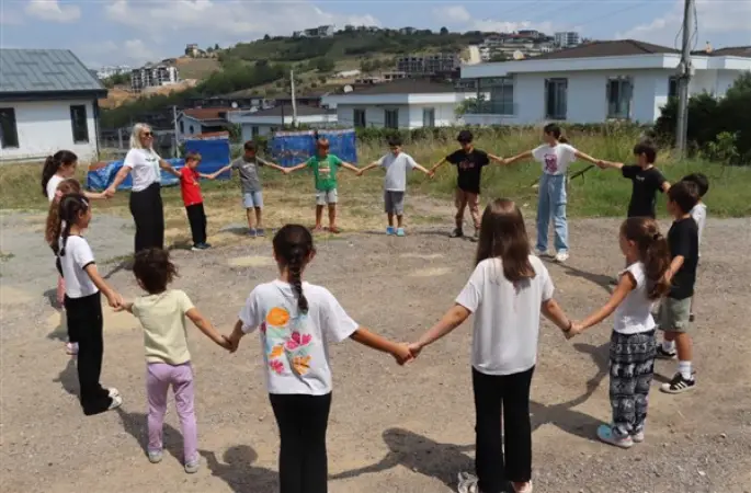 İzmit'te geleneksel oyun etkinlikleri Kabaoğlu Mahallesi'nde düzenlendi