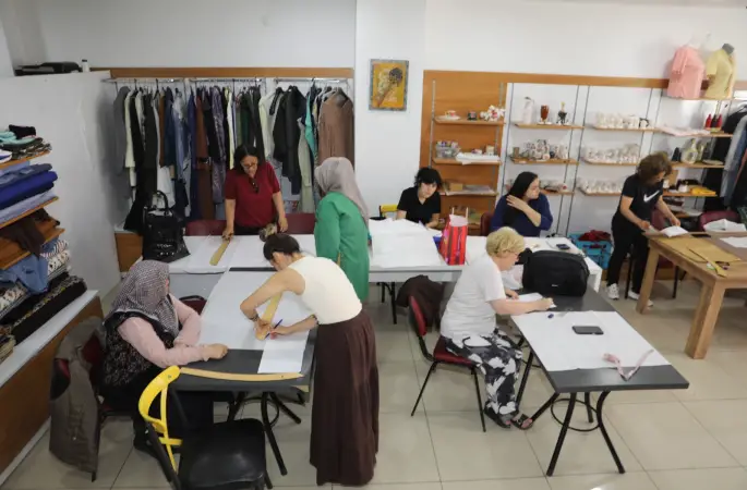 İzmit’te kadınlar yaz tatilini dikiş kursunda değerlendiriyor