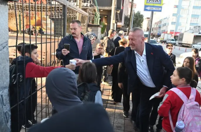 Karacabey’de öğrencilere sıcak çorba ikramı